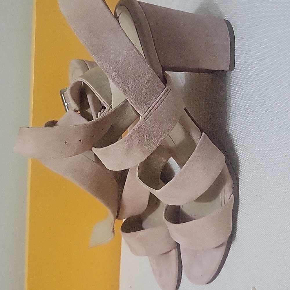 Vionic shoes - Picture 2 of 3